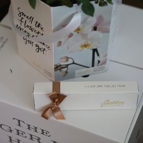 The Just Nice Pastal Flowers & Chocolates  Gift Box